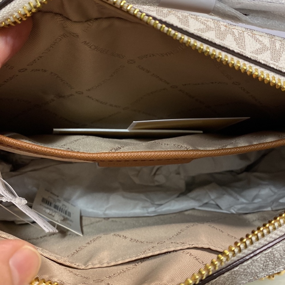 SOLD Michael Kors chain Crossbody - Picture 6 of 9